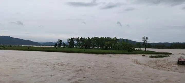 सिरहा र सप्तरी केही स्थानमा शुक्रबार भारी वर्षा मौसम विभागले सतर्कता अपनाउन आग्रह