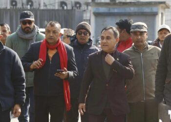 गगनसहितका पदाधिकारी निर्वाचन आयोगमा
