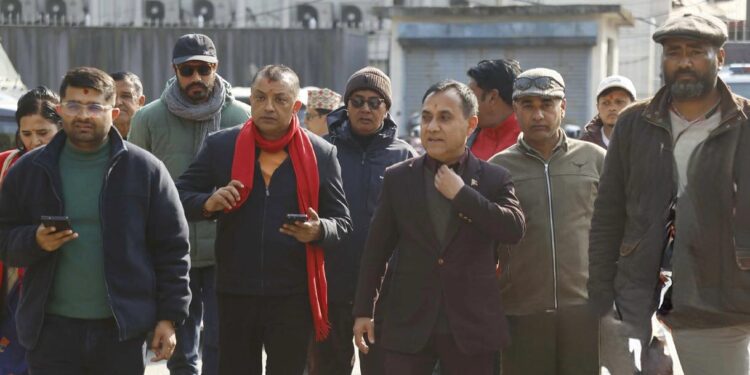 गगनसहितका पदाधिकारी निर्वाचन आयोगमा
