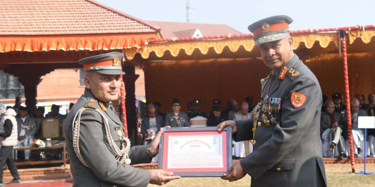 सशस्त्र प्रहरी दिवस २०८२: सह‑प्रवक्ता शैलेन्द्र थापालाई उत्कृष्ट मिडिया समन्वय पुरस्कार ।