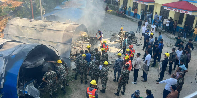 जिल्ला अस्पताल बैतडीको पुरानो गोदाममा आगलागी