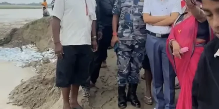 रौतहटमा लालबकैया नदीको तटबन्ध कटान रोक्न सुरक्षा निकाय परिचालन