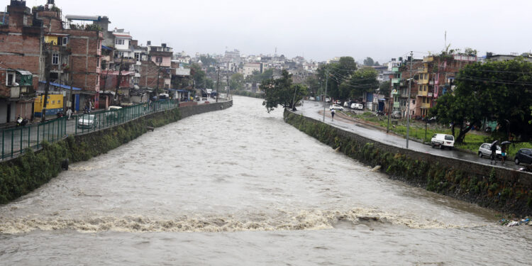 वर्षाका कारण काठमाडौं उपत्यकामा फोहर व्यवस्थापन प्रभावित