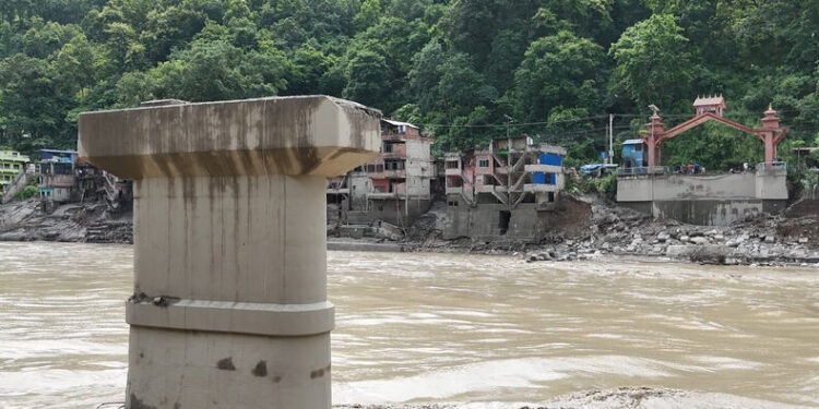 पुल बगेपछि धादिङका विद्यार्थी, बिरामी र यात्रुलाई सास्ती