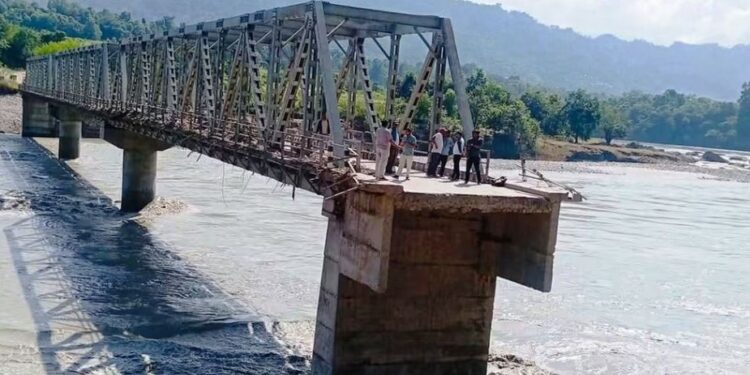 डेढगाउँ पुलको नवलपुरतर्फ सडक बन्यो, तनहुँतर्फ निर्माण नहुँदा यातायात प्रभावित