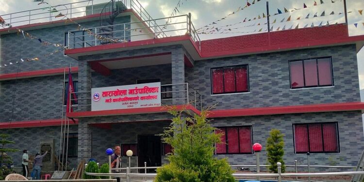 ताराखोलाका पहिरोपीडित तीन परिवारलाई एक/एक लाख राहत